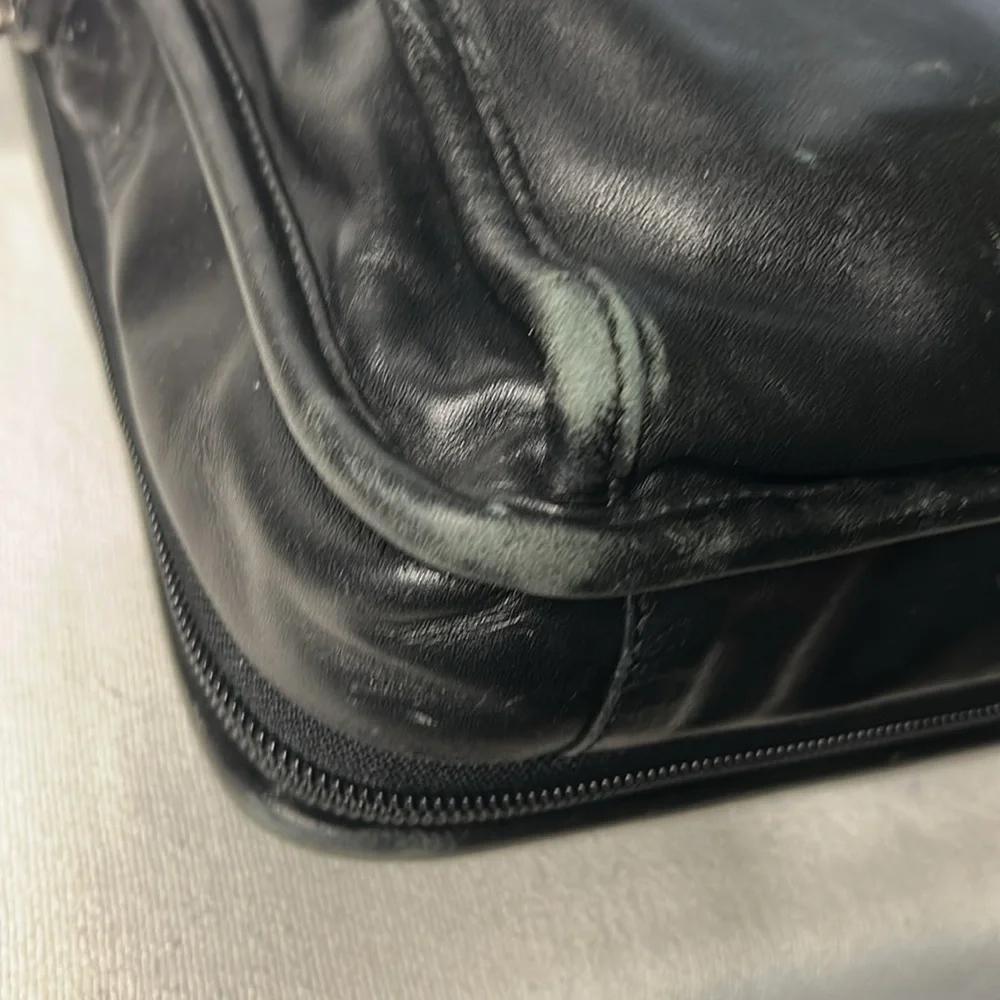 TUMI Rare black Alpha leather laptop briefcase messenger bag. Detach straps.